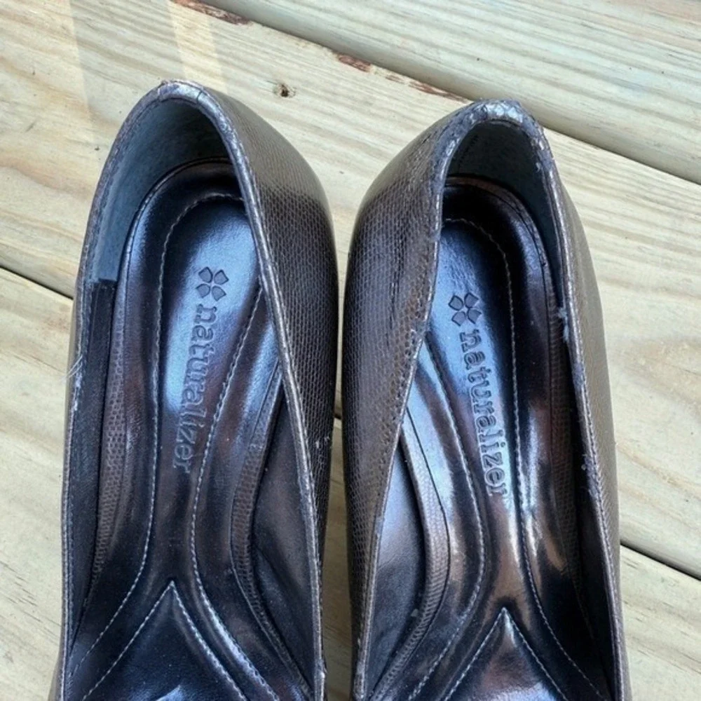 Naturalizer pumps featuring
